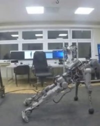 一竞技平台- 卡昂启用虚拟现实训练设备，科技赋能提升战术演练效果