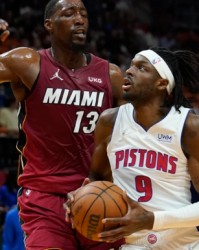  巴特勒30分导演逆转，热火末节狂飙灭黄蜂  