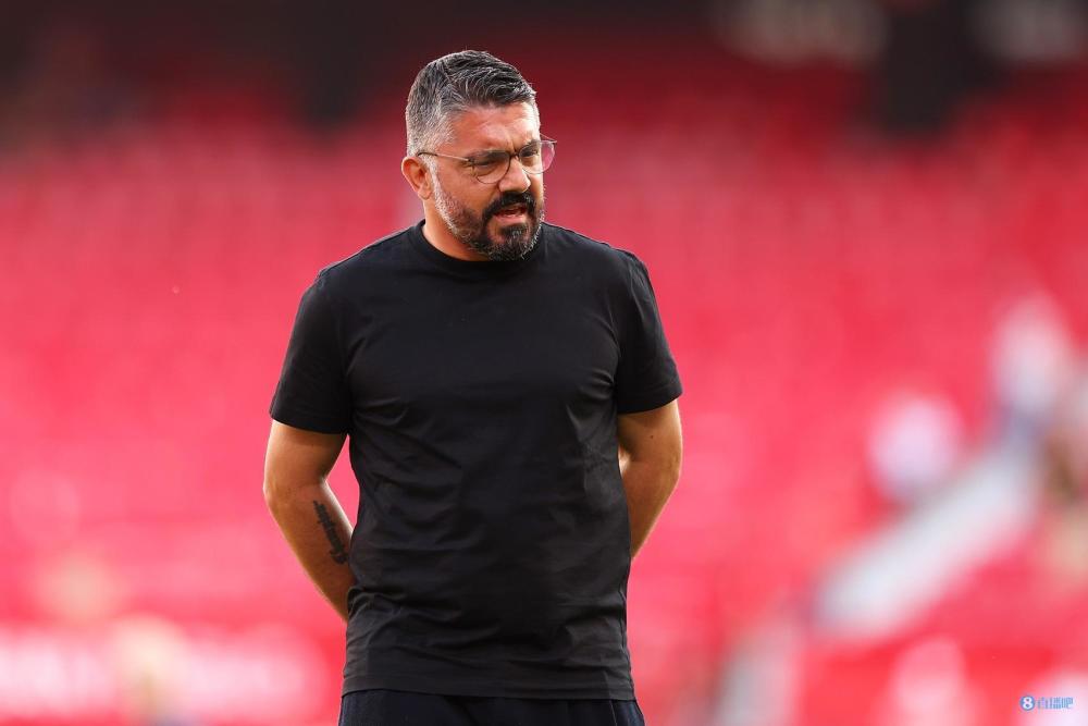  里昂解雇主帅，青年队教头临时接任  