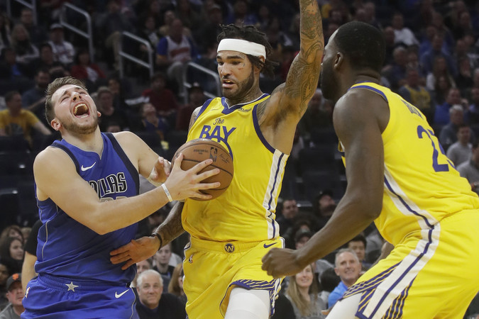  东契奇连续三双破纪录，独行侠稳居西部前三  