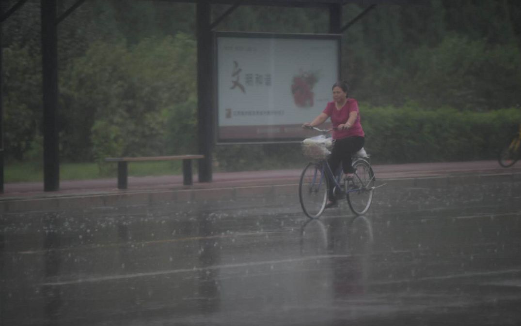  雷焦艾米利亚暴雨成灾，比赛延期引发争议