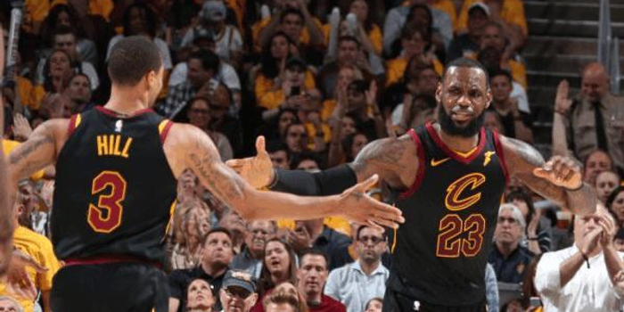  朗斯客场战术得当，逆转取胜提升球队士气