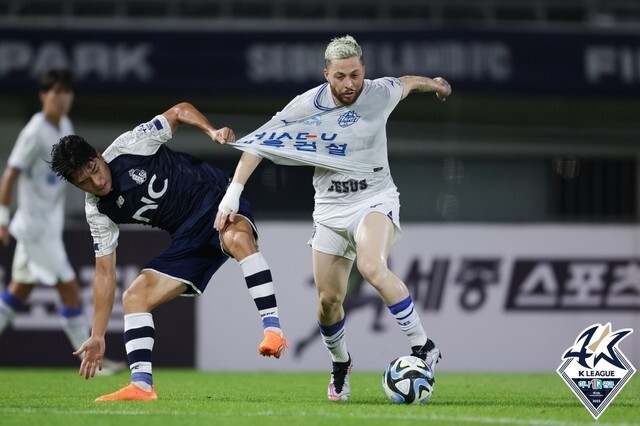  沃尔夫斯堡，与环保组织，合作推出，碳中和球衣  